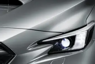 Cuándo usar las luces altas y bajas para una conducción segura